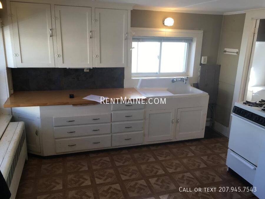 Apartment for rent at 10 Dartmouth St, Old Town, ME 04468