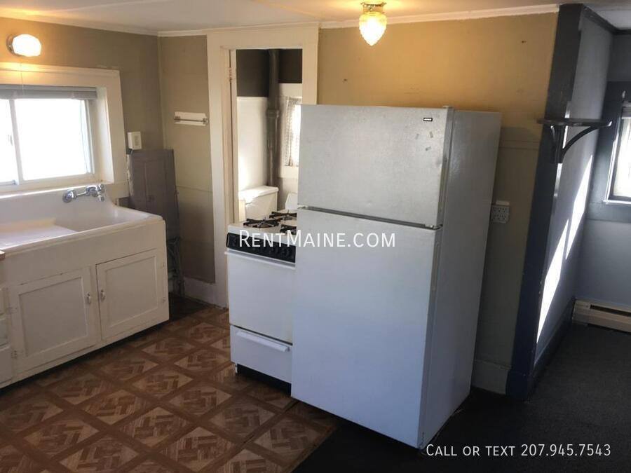Apartment for rent at 10 Dartmouth St, Old Town, ME 04468