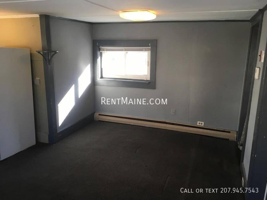 Apartment for rent at 10 Dartmouth St, Old Town, ME 04468