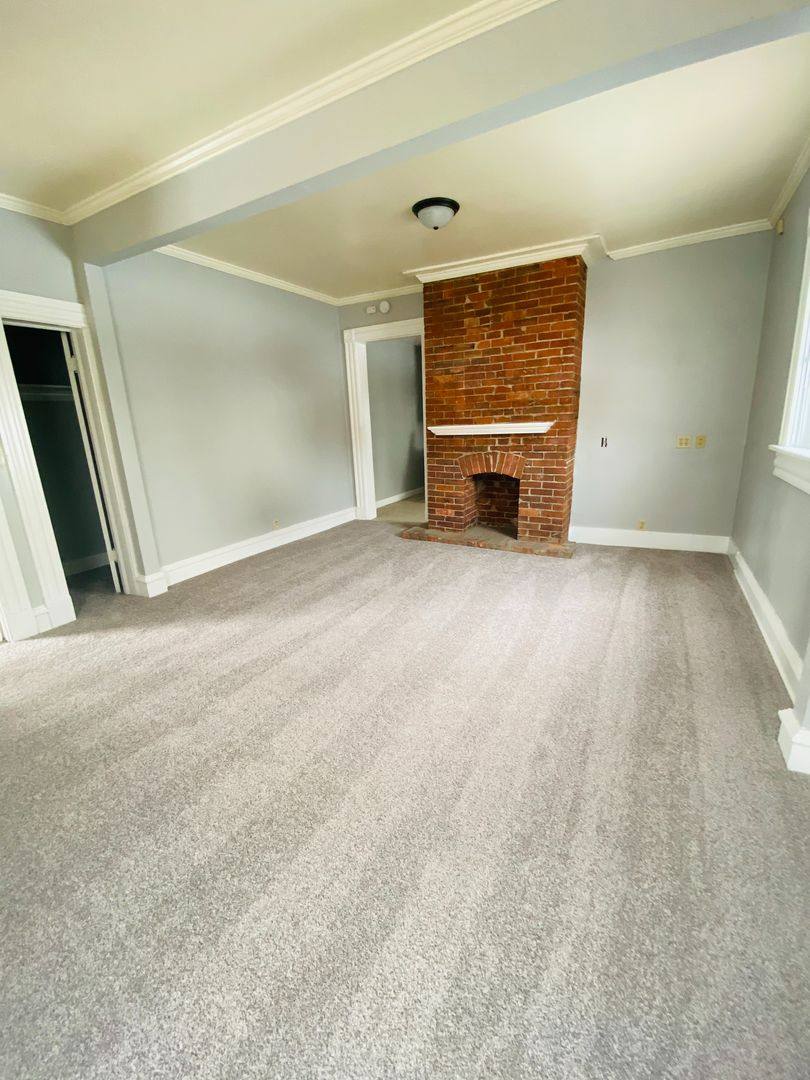 Apartment for rent at 106 W 14th St, Davenport, IA 52803