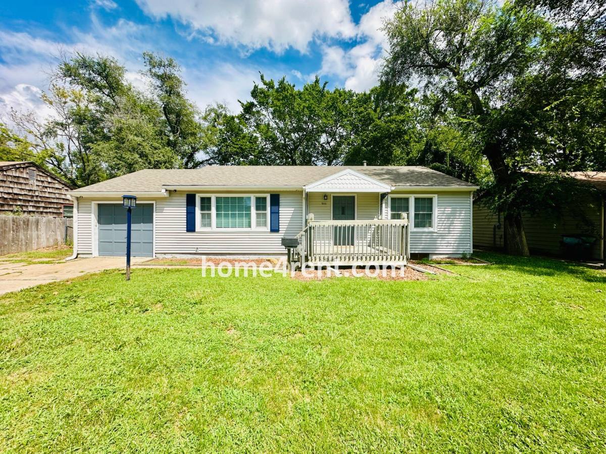 House for rent at 804 S Weaver St, Olathe, KS 66062