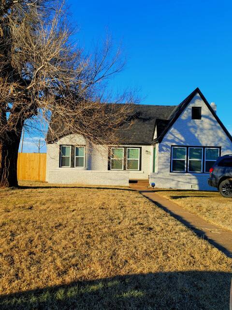 House for rent at 701 NE 24 St, Oklahoma City, OK 73105