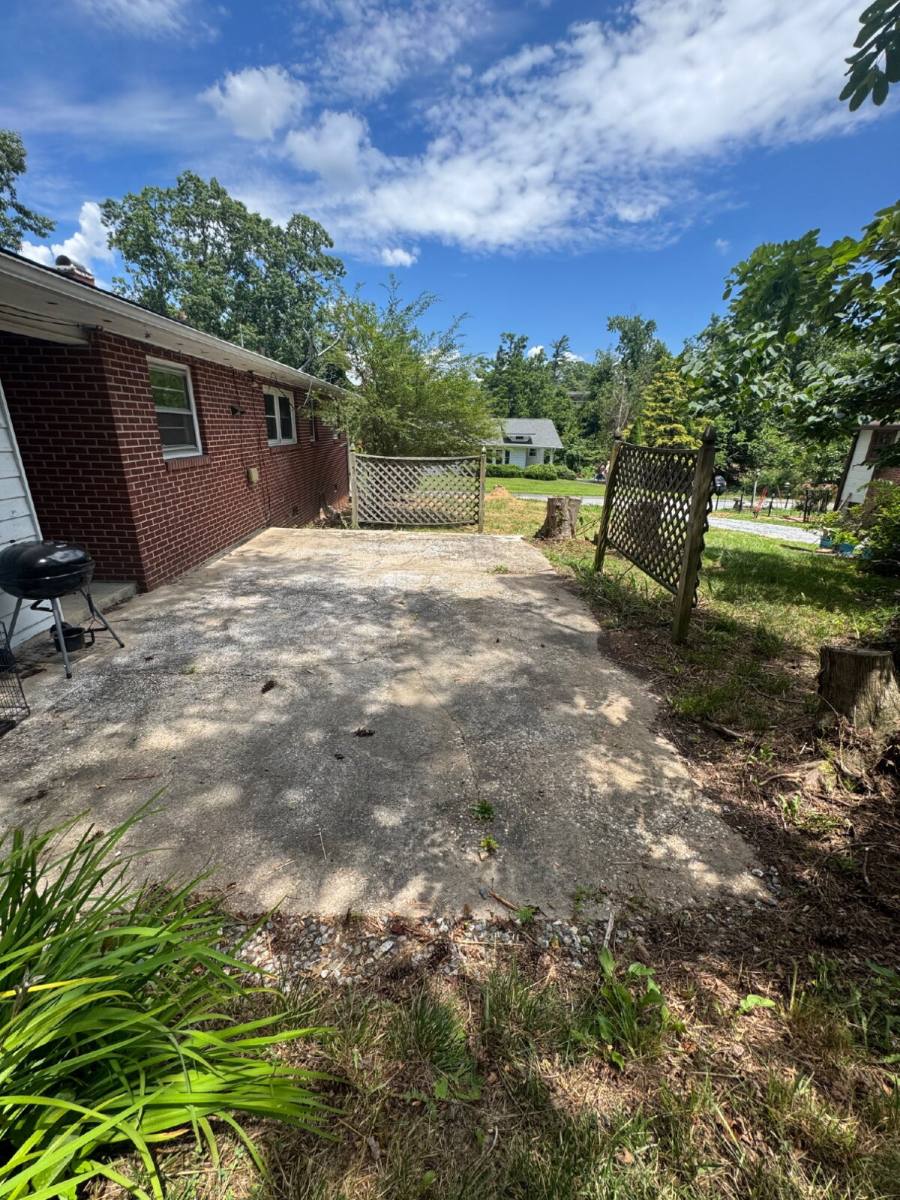 House for rent at 707 Rhodes Park Dr, Hendersonville, NC 28791