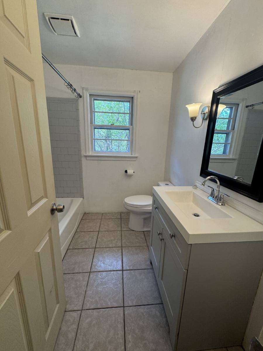 House for rent at 707 Rhodes Park Dr, Hendersonville, NC 28791