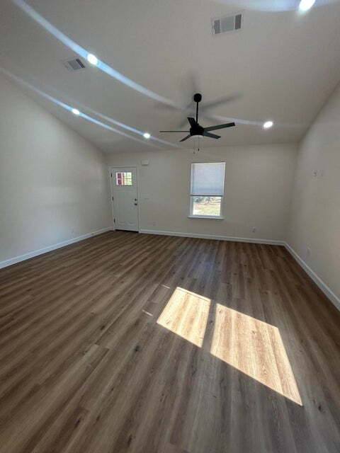 House for rent at 552 Kings Lake Blvd, Defuniak Springs, FL 32433