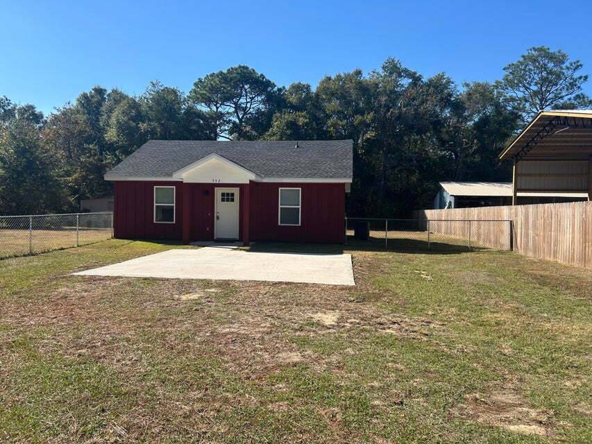 House for rent at 552 Kings Lake Blvd, Defuniak Springs, FL 32433