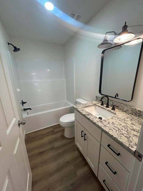House for rent at 552 Kings Lake Blvd, Defuniak Springs, FL 32433