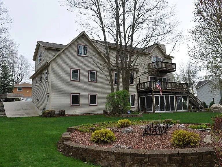 House for rent at 5525 Bauers Dr, West Bend, WI 53095