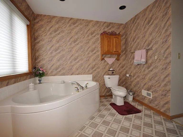 House for rent at 5525 Bauers Dr, West Bend, WI 53095
