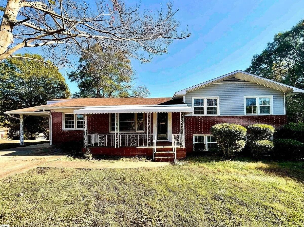 House for rent at 203 Collins Ave, Spartanburg, SC 29306