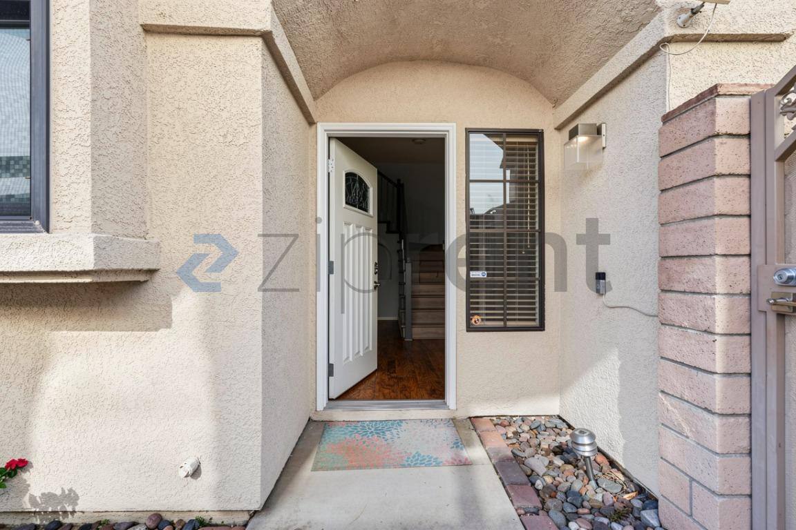 House for rent at 2066 San Diego Dr, Corona, CA 92882