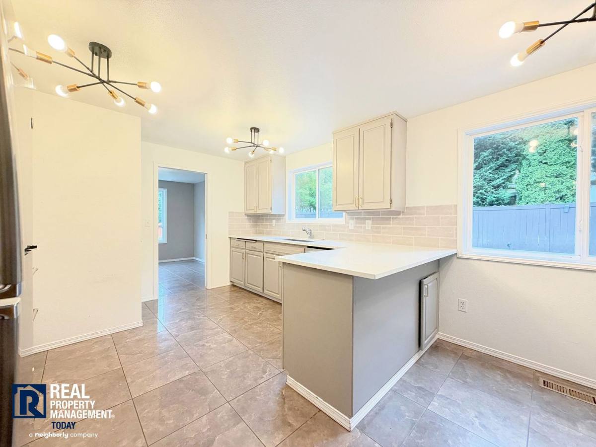 House for rent at 6302 81st St E, Puyallup, WA 98371