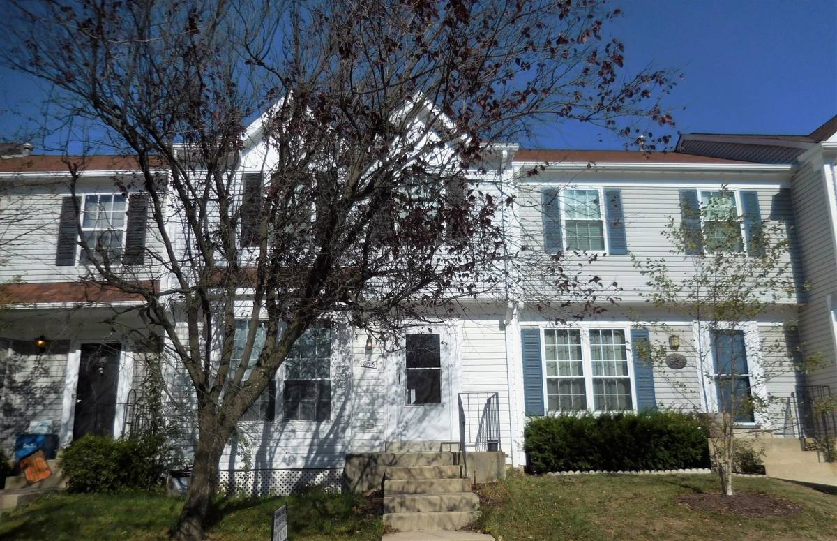 Townhouse for rent at 856 Smartts Lane NE, Leesburg, VA 20176