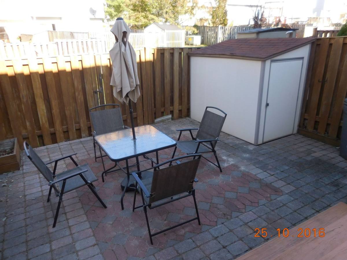 Townhouse for rent at 856 Smartts Lane NE, Leesburg, VA 20176