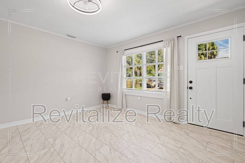 Apartment for rent at 310 Regina Ave A Union, Mobile, AL 36604