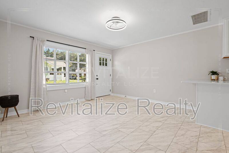 Apartment for rent at 310 Regina Ave A Union, Mobile, AL 36604