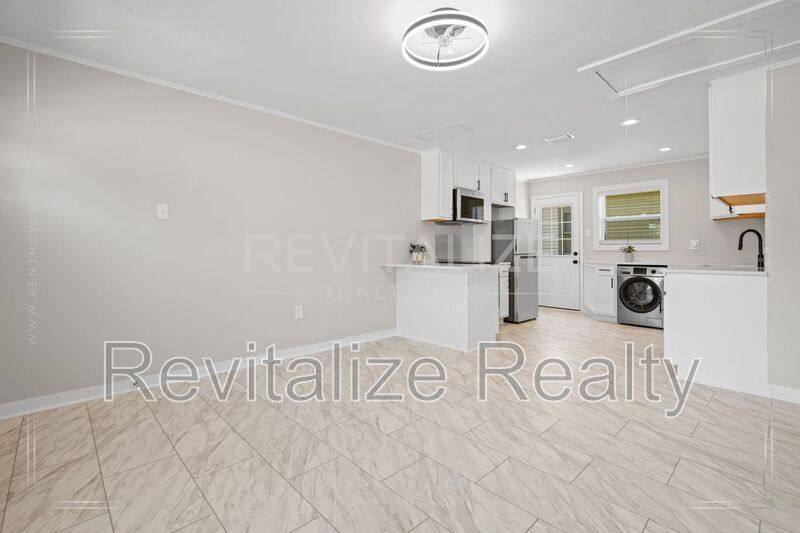 Apartment for rent at 310 Regina Ave A Union, Mobile, AL 36604