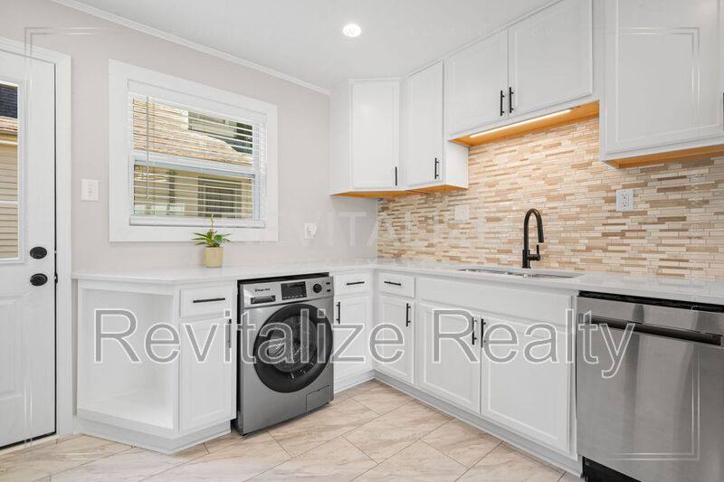Apartment for rent at 310 Regina Ave A Union, Mobile, AL 36604