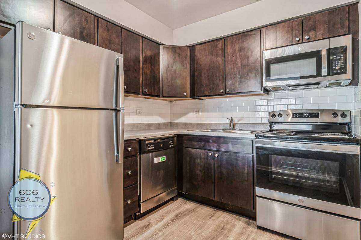 Apartment for rent at 110 N Kenilworth Ave, Oak Park, IL 60301