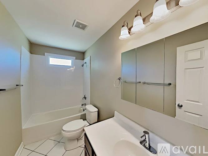House for rent at 22530 Lakeshore Dr, Richton Park, IL 60471