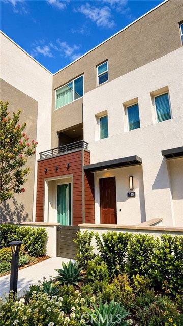 House for rent at 605 S Lyon St, Santa Ana, CA 92705