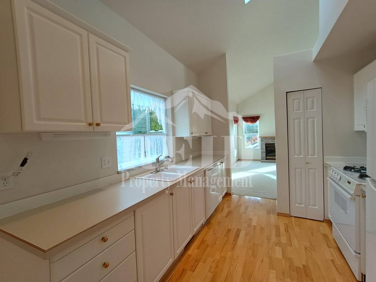Townhouse for rent at 9758 Ebbtide Lane, Silverdale, WA 98383