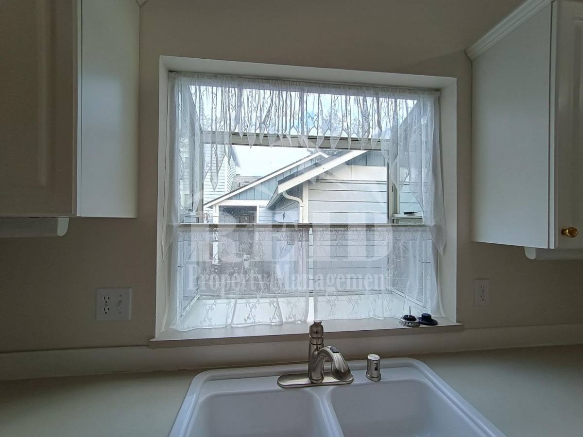 Townhouse for rent at 9758 Ebbtide Lane, Silverdale, WA 98383
