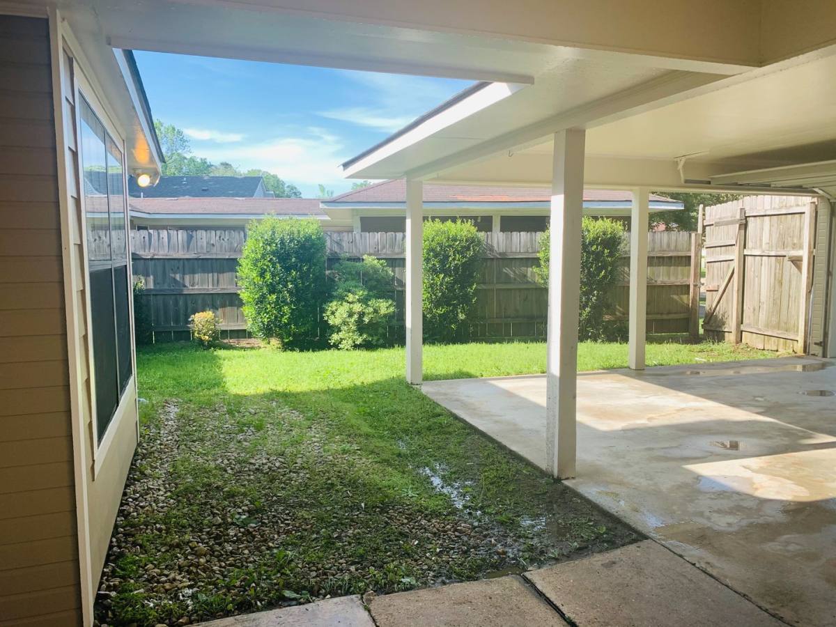 Apartment for rent at 5236-5240 Berryville Court, Baton Rouge, LA 70817