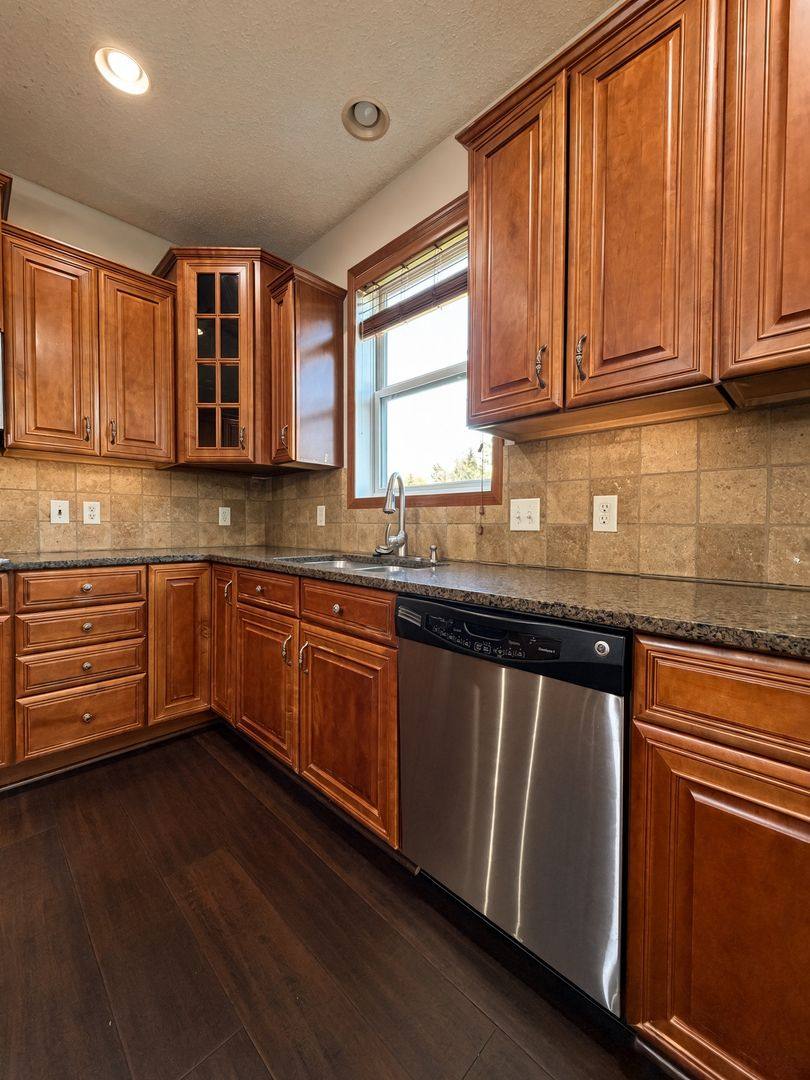 House for rent at 15275 Plumstone Dr, Eden Prairie, MN 55347