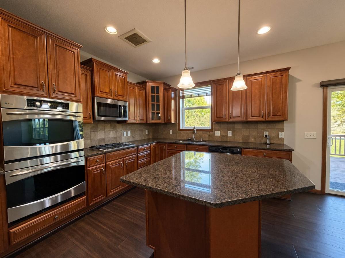 House for rent at 15275 Plumstone Dr, Eden Prairie, MN 55347