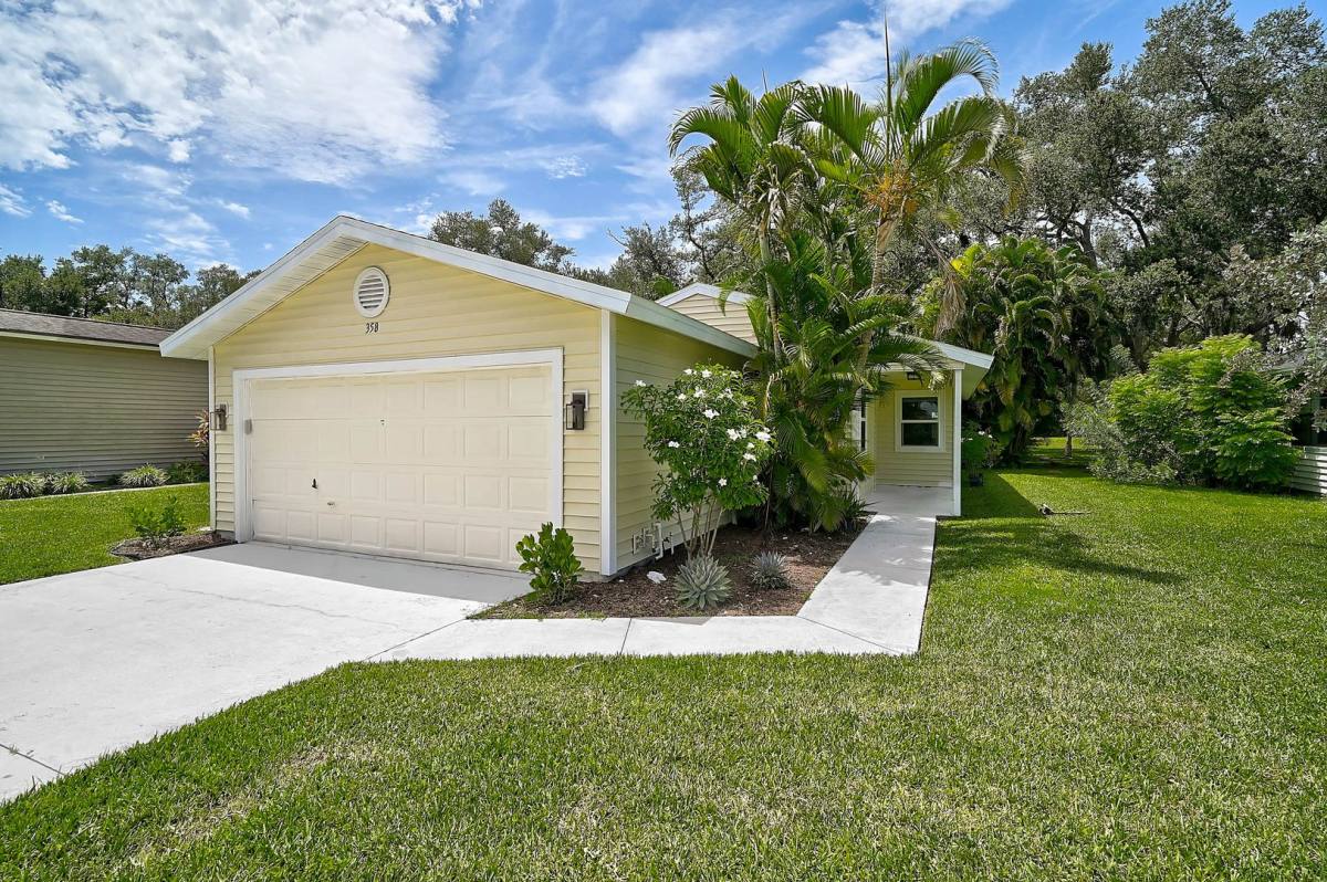 House for rent at 358 Bearded Oaks Circle, Sarasota, FL 34232
