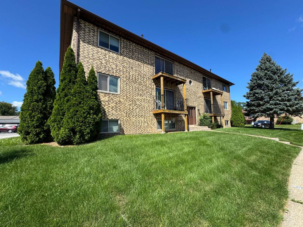Apartment for rent at 3021 4th St #8, Moline, IL 61265