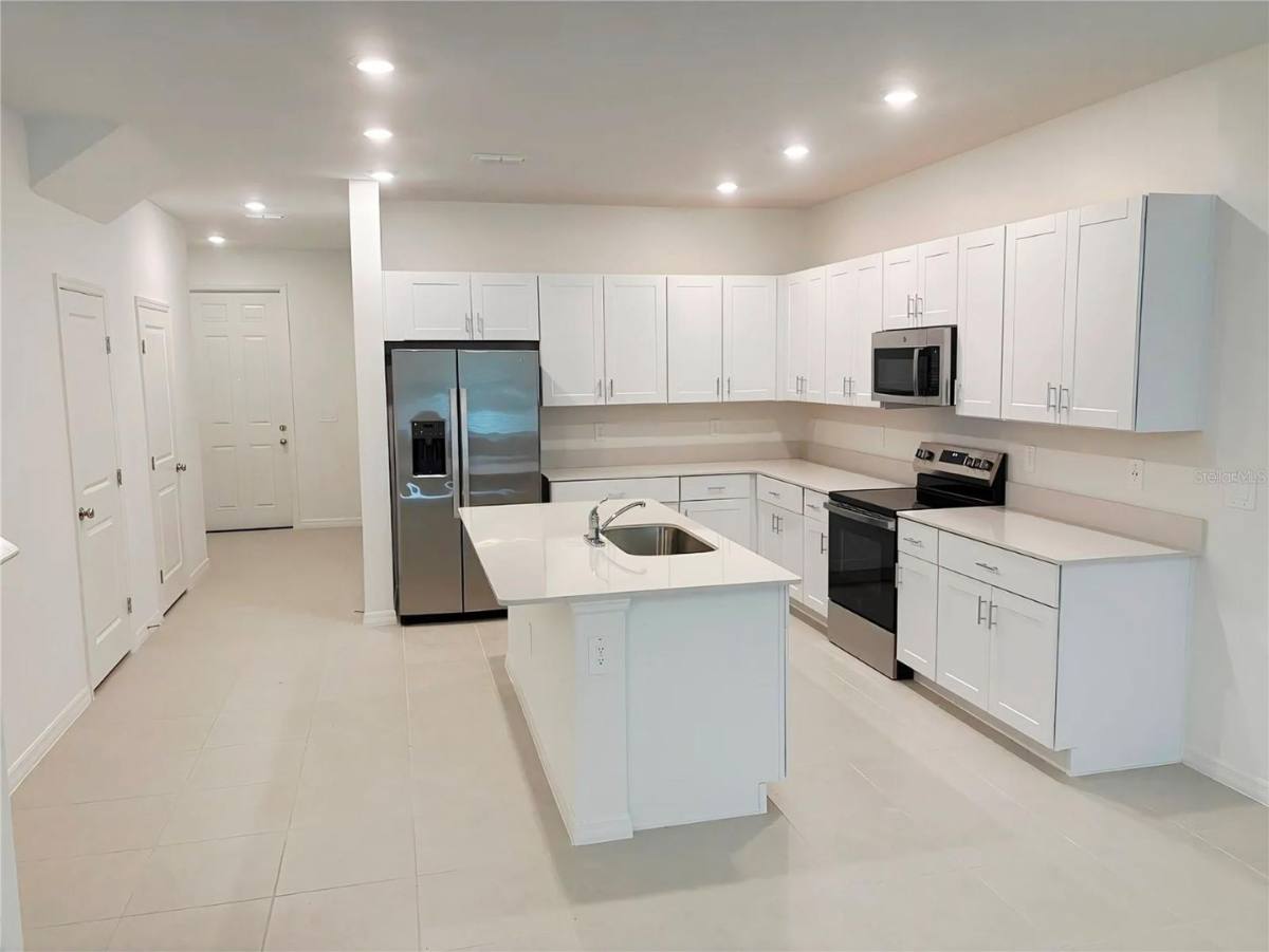 Townhouse for rent at 3272 Lapis Lake Dr, Zephyrhills, FL 33541