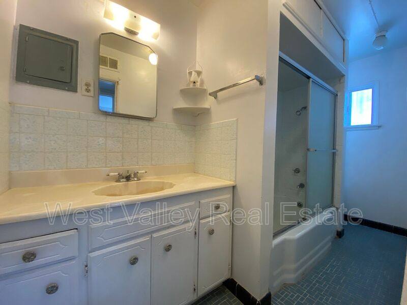 Apartment for rent at 155 1/2 N #C, Taft, CA 93268