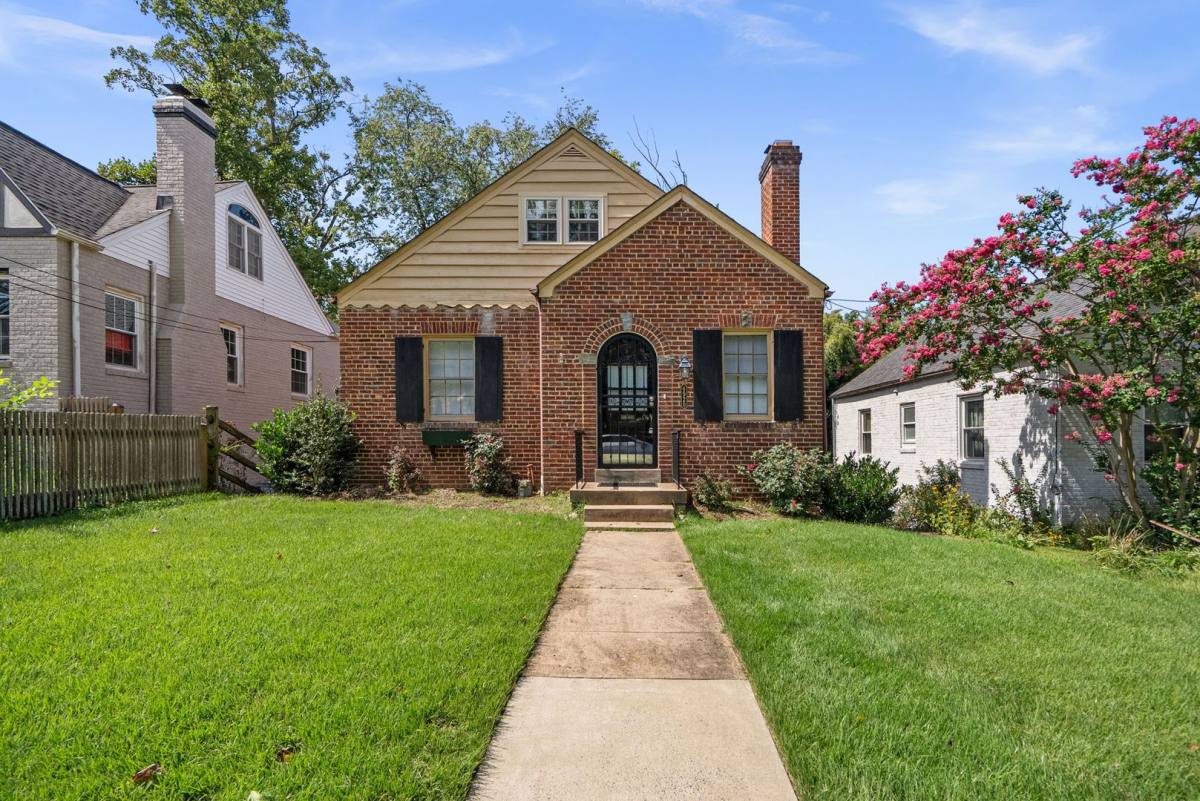House for rent at 4920 Westway Dr, Bethesda, MD 20816