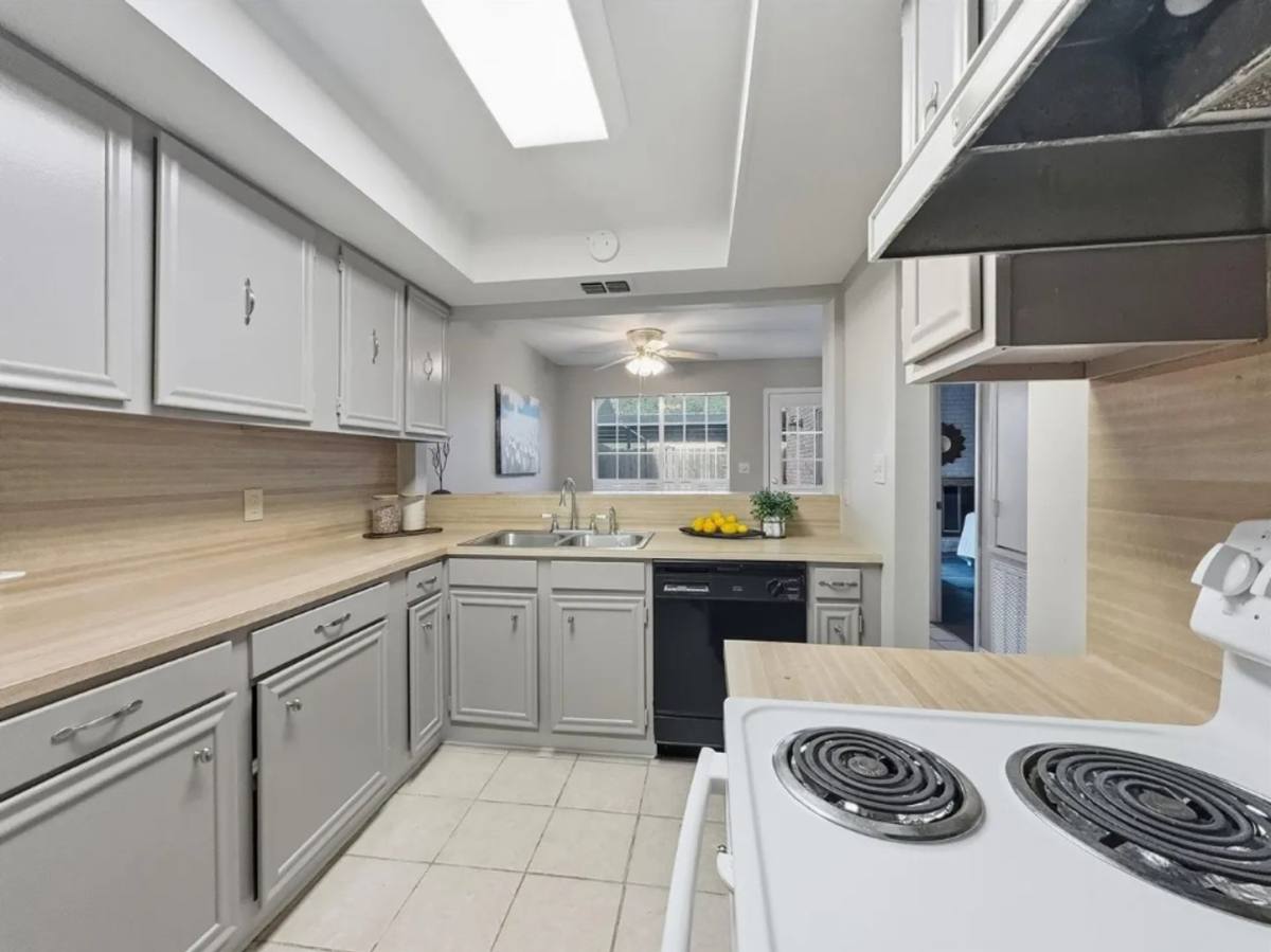 Townhouse for rent at 102 Hammerly Dr, Shreveport, LA 71115