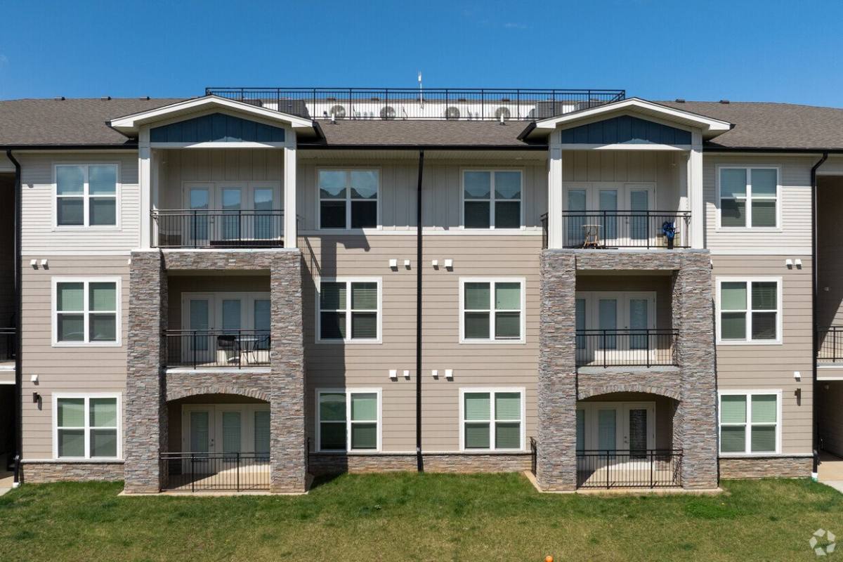Apartment for rent at 10001 Oak Bridge Circle, Louisville, KY 40219