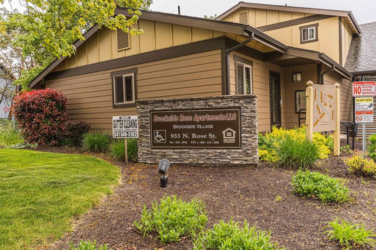 Apartment for rent at 933 N Rose St, Phoenix, OR 97535