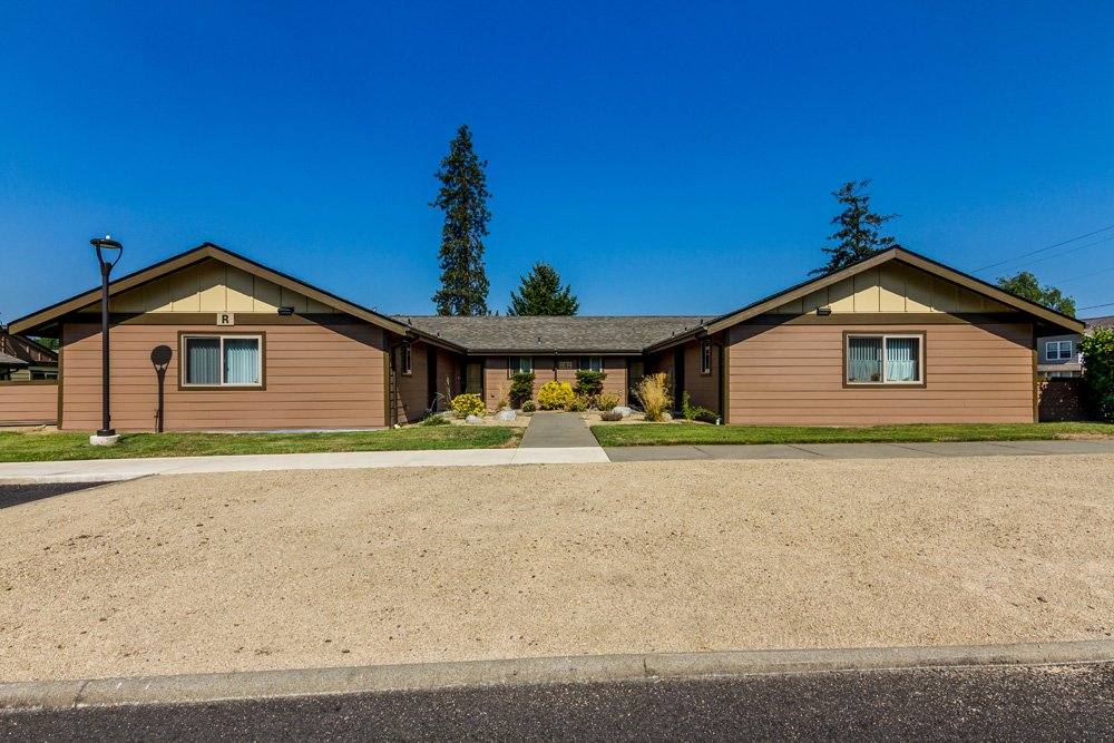 Apartment for rent at 1051 E Park St, Grants Pass, OR 97527
