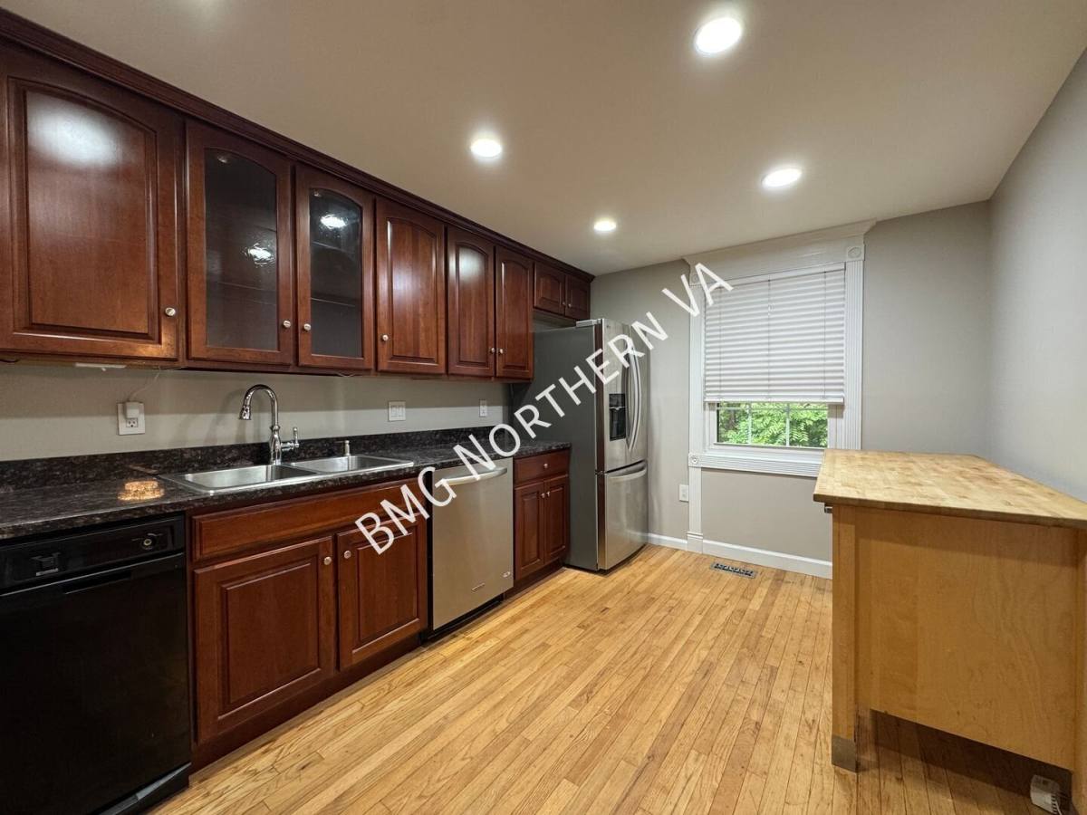 Townhouse for rent at 5995 Clerkenwell Court, Burke, VA 22015