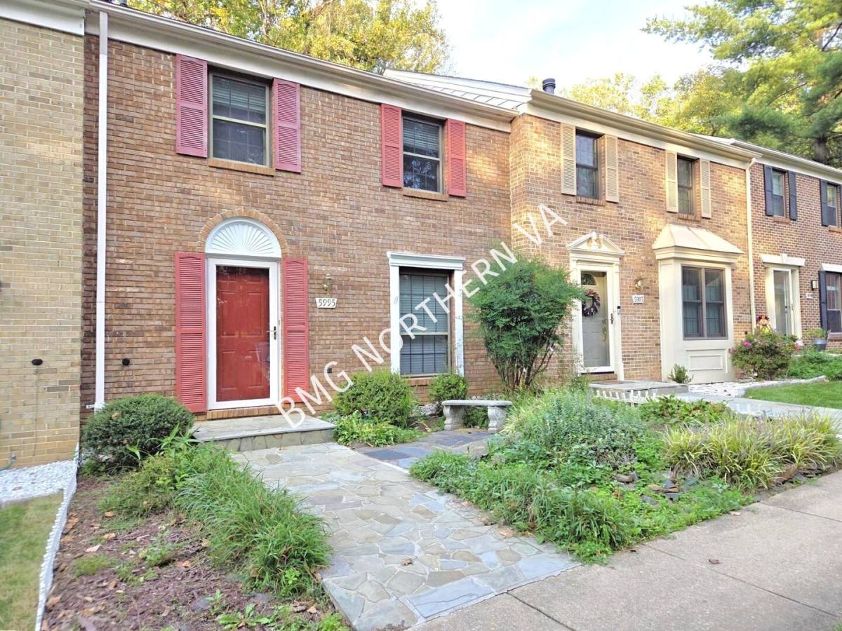 Townhouse for rent at 5995 Clerkenwell Court, Burke, VA 22015