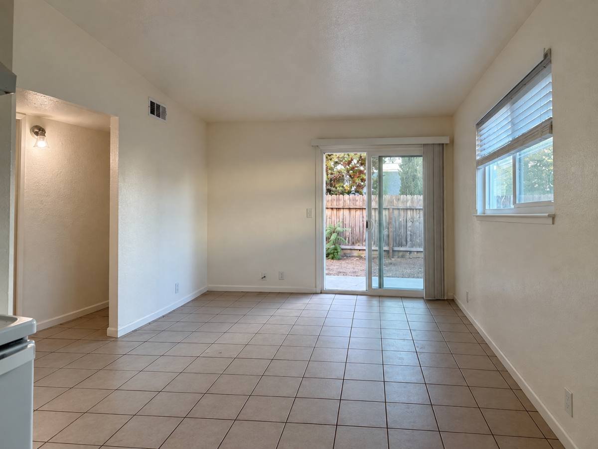 Apartment for rent at 440 S 2nd Ave, Oakdale, CA 95361