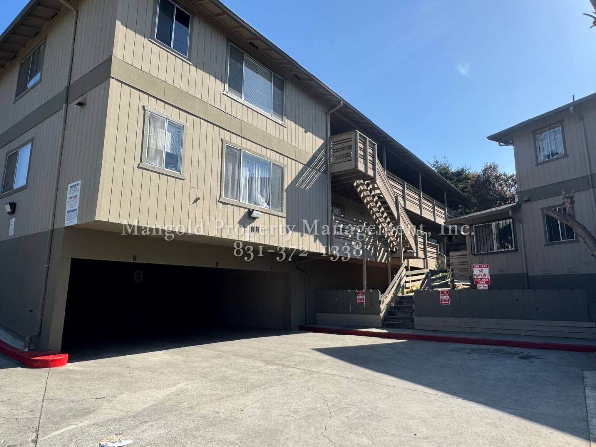 Apartment for rent at 1131-1133 Alamo Way, Salinas, CA 93905