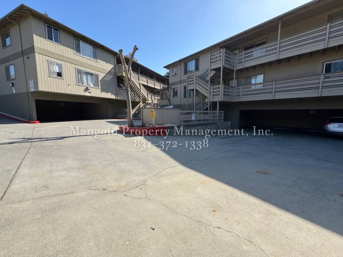 Apartment for rent at 1131-1133 Alamo Way, Salinas, CA 93905