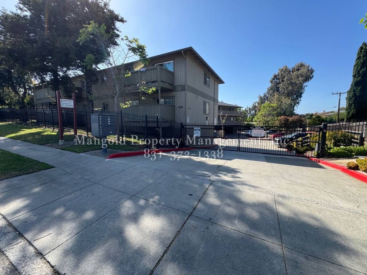 Apartment for rent at 1131-1133 Alamo Way, Salinas, CA 93905