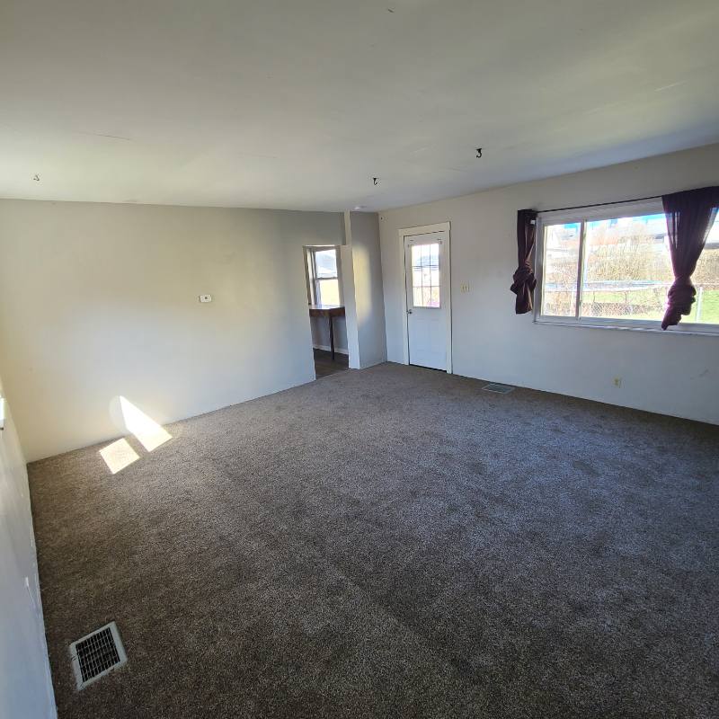 Apartment for rent at 1105 1st Ave #1, Brackenridge, PA 15014