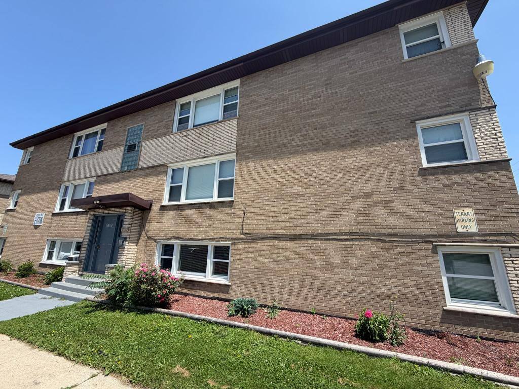 Apartment for rent at 2122 135th Place #1, Blue Island, IL 60406