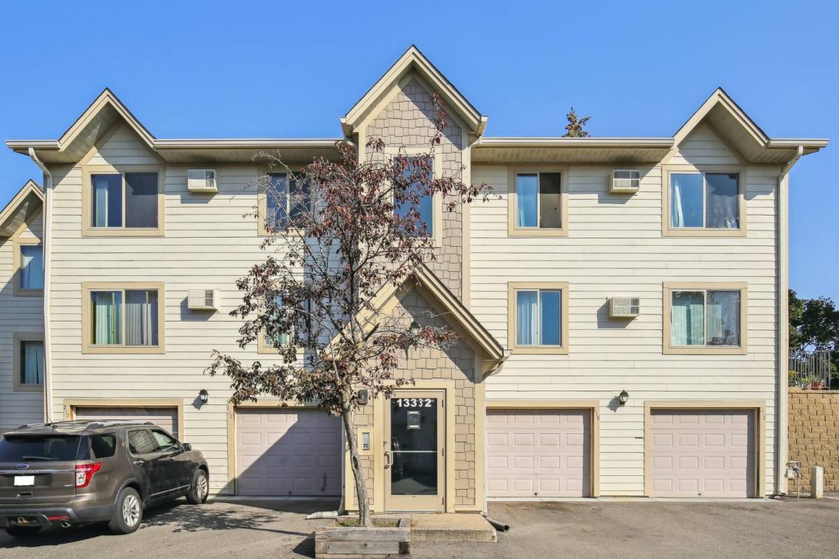 House for rent at Parkwood Hills, 13312 Parkwood Dr, Burnsville, MN 55337