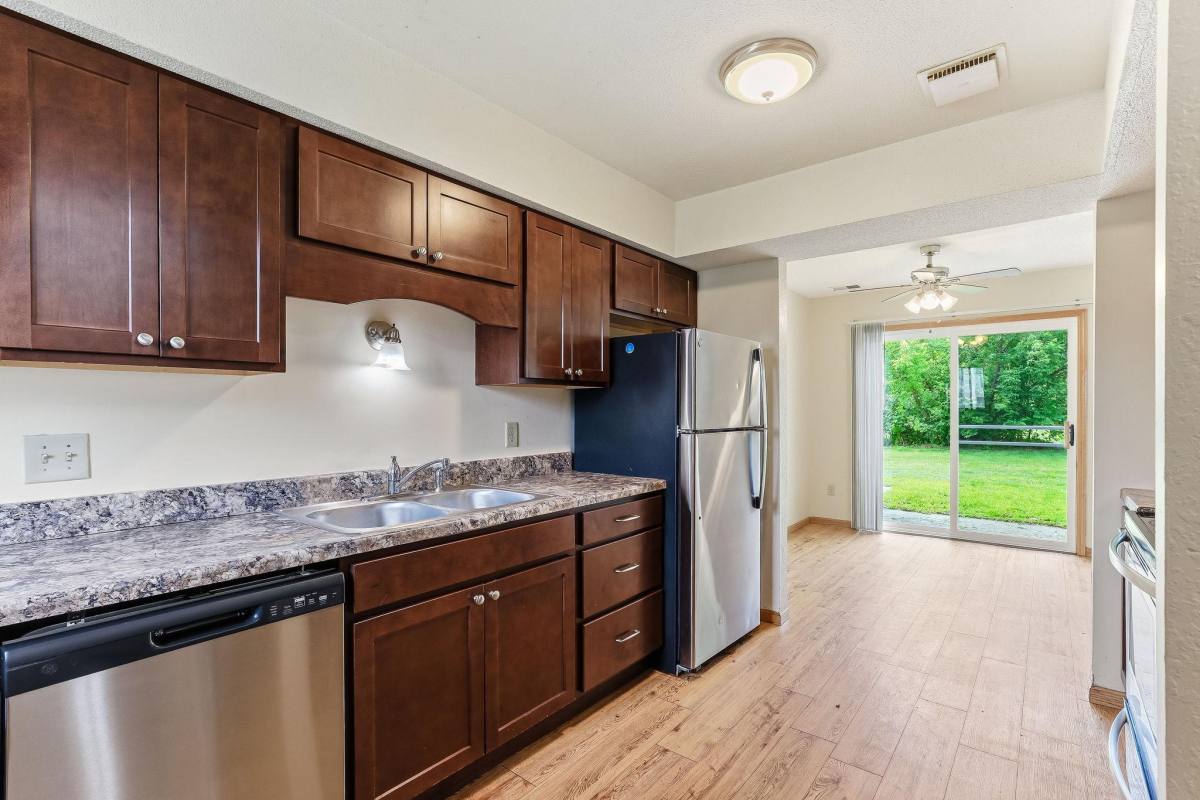 6813 Grimes Place N, Minneapolis, MN 55429 - Townhouse for Rent - Image 3