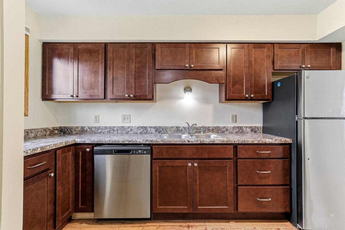 6813 Grimes Place N, Minneapolis, MN 55429 - Townhouse for Rent - Image 2